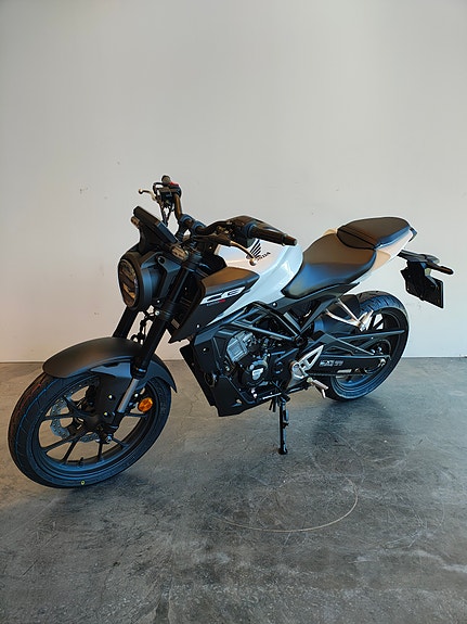 Honda CB125R **Tilbud spar 10.000 kr** 3 of 4