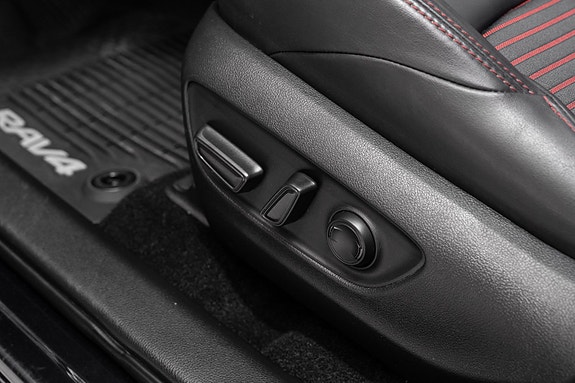 Toyota RAV4 Plug-in Hybrid 14 of 29