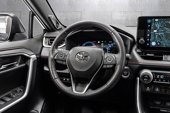 Toyota RAV4 Plug-in Hybrid 13 of 29