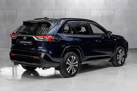 Toyota RAV4 Plug-in Hybrid 4 of 29