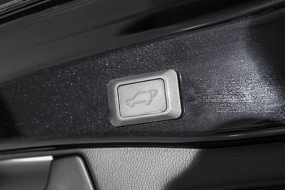Toyota RAV4 Plug-in Hybrid 26 of 29