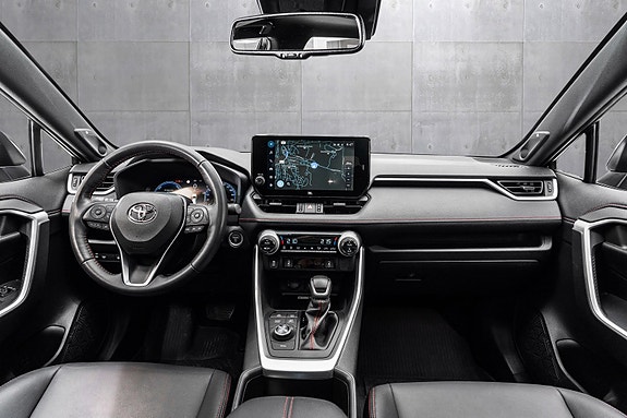 Toyota RAV4 Plug-in Hybrid 12 of 29