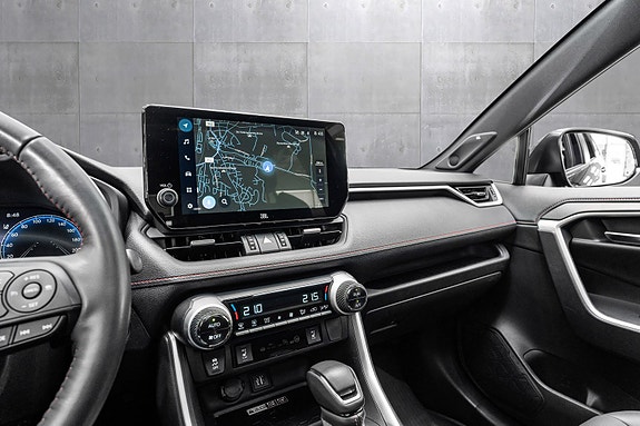 Toyota RAV4 Plug-in Hybrid 19 of 29