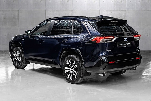 Toyota RAV4 Plug-in Hybrid 2 of 29