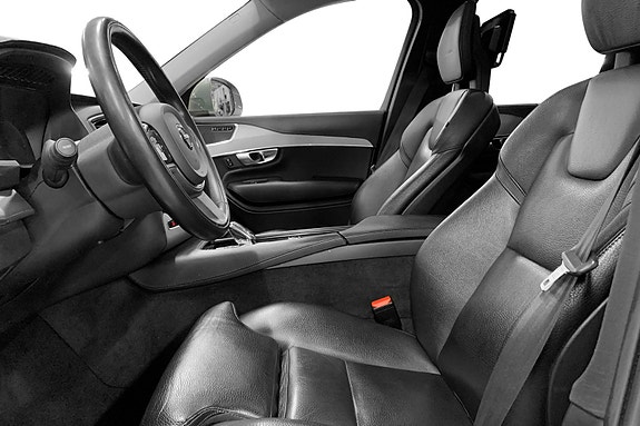 Volvo XC90 5 of 21