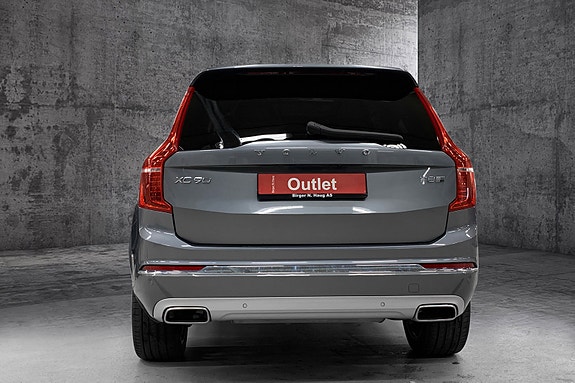Volvo XC90 3 of 21