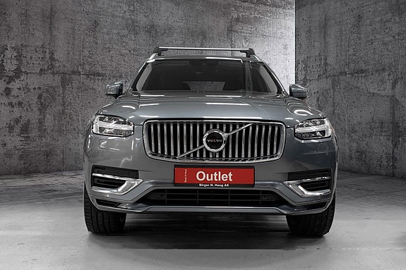Volvo XC90 2 of 21
