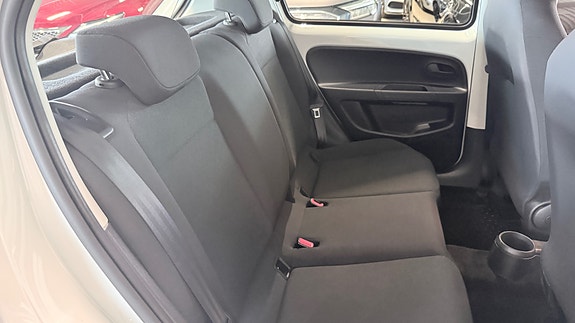 Volkswagen UP! 13 of 28