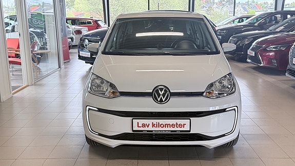 Volkswagen UP! 2 of 5