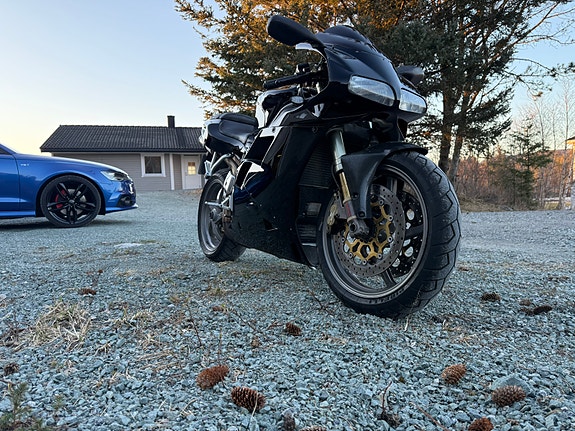 Ducati 996 4 of 9