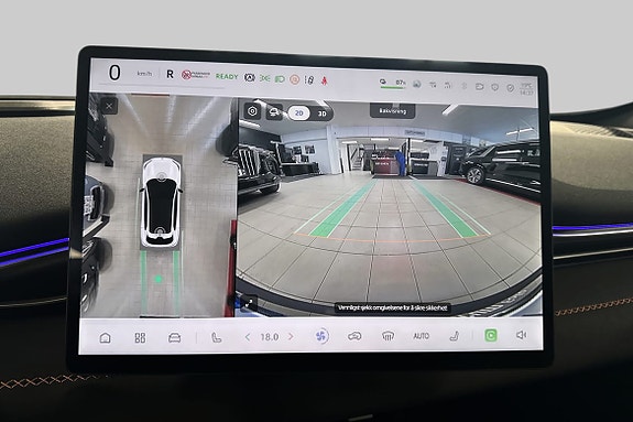 360-kamera på skjerm gir full oversikt ved parkering og manøvrering.