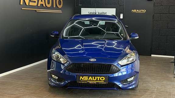 Ford Focus 2 of 5