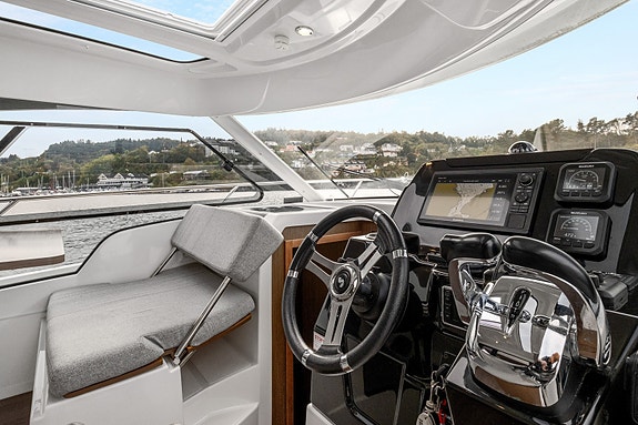 Beneteau Antares 9 - 2X200 HK Suzuki, mye utstyr, Skipsregistrert. Sesongklar 26 of 30