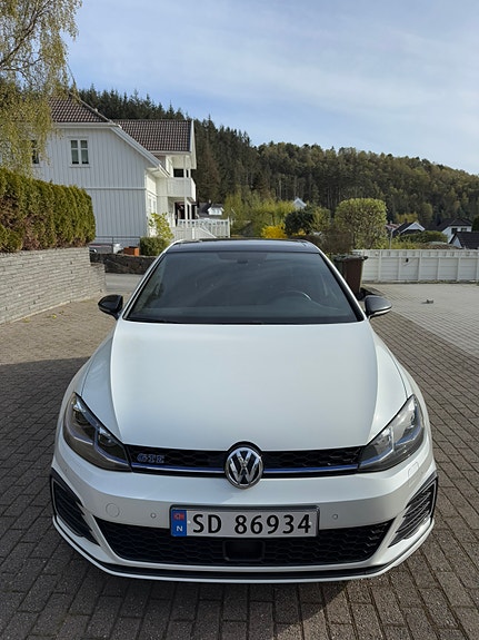 Volkswagen Golf VII 4 of 17