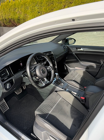 Volkswagen Golf VII 11 of 17