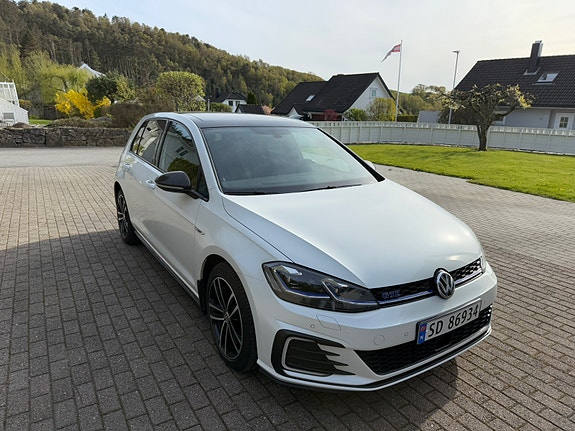 Volkswagen Golf VII 2 of 17