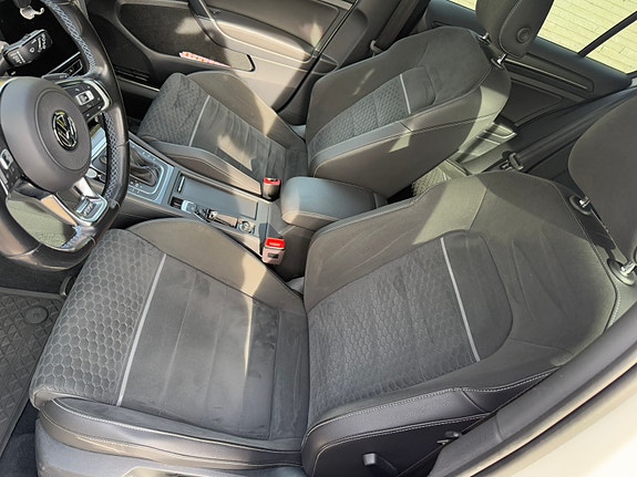 Volkswagen Golf VII 12 of 17