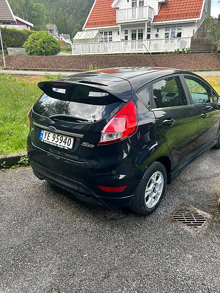 Ford Fiesta 4 of 5