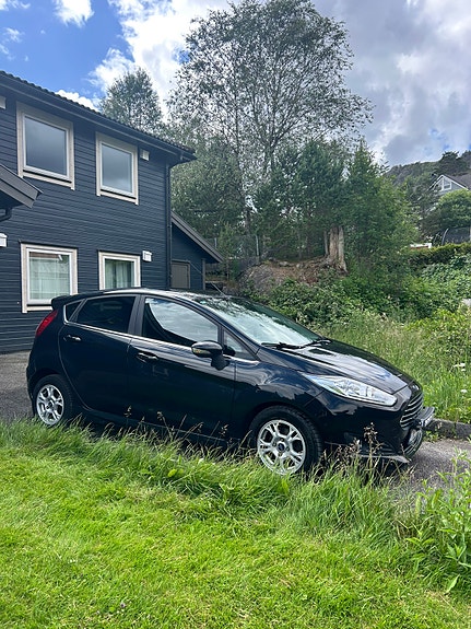 Ford Fiesta 2 of 5