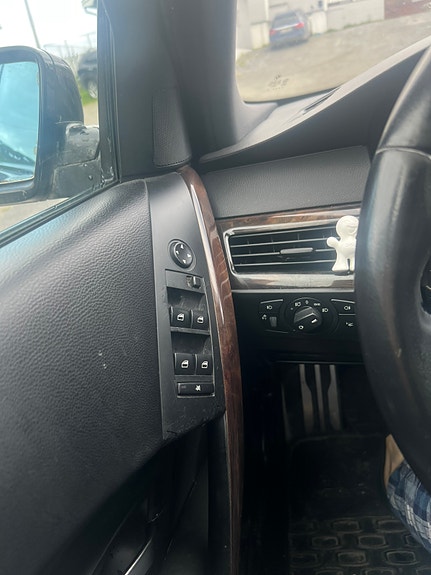 BMW 545i 9 of 16