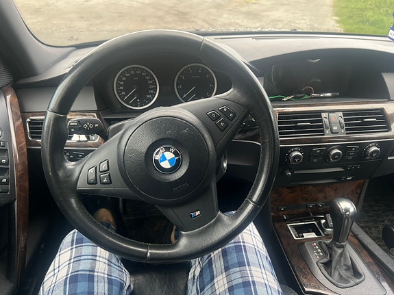 BMW 545i 7 of 16