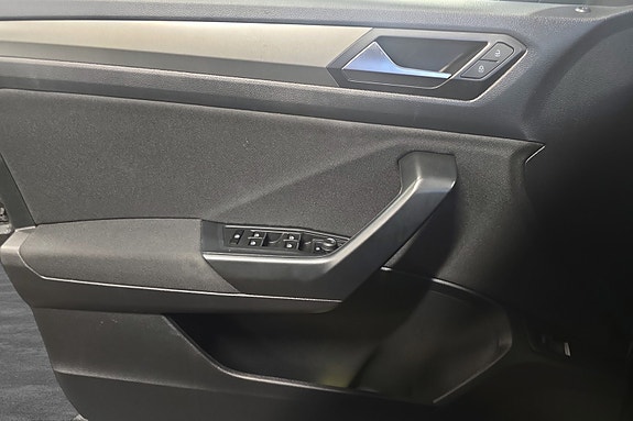 Volkswagen T-Roc 15 of 15