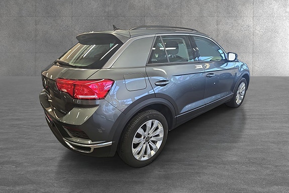 Volkswagen T-Roc 2 of 15