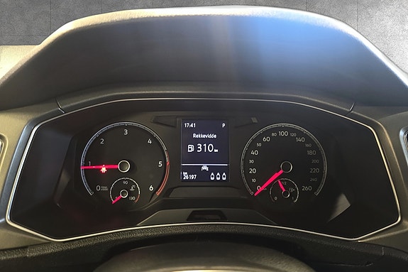 Volkswagen T-Roc 10 of 15