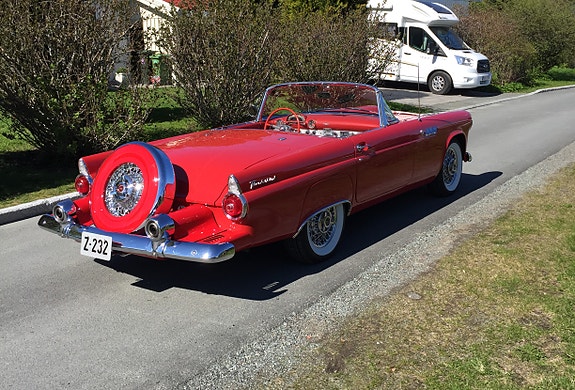 Ford Thunderbird 3 of 5