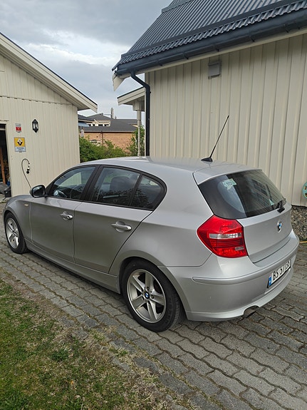 BMW 116i 4 of 5