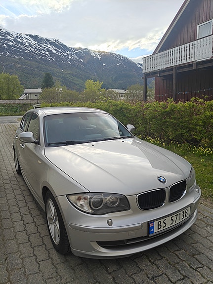 BMW 116i 3 of 5