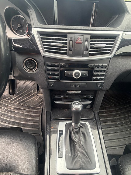 Mercedes-Benz E250 11 of 16
