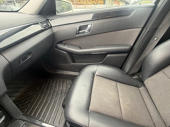 Mercedes-Benz E250 10 of 16