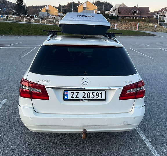 Mercedes-Benz E250 4 of 16