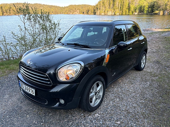 MINI Countryman Cooper D 2 of 5