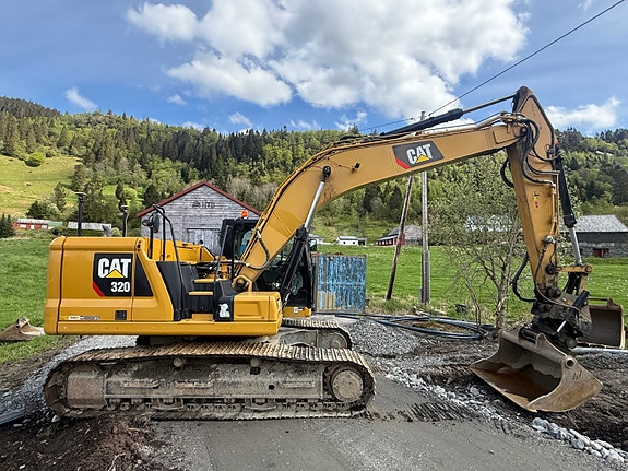 Cat 320 5 of 5