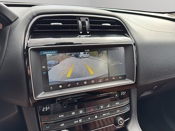 Jaguar F-PACE 26 of 29