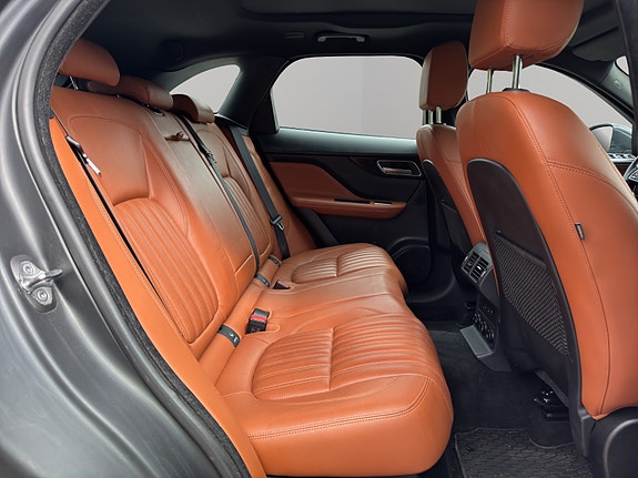 Jaguar F-PACE 20 of 29