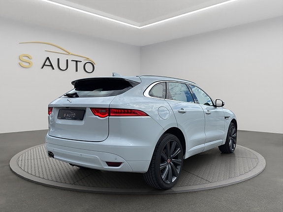 Jaguar F-PACE 8 of 29