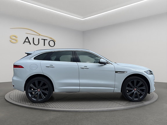 Jaguar F-PACE 9 of 29