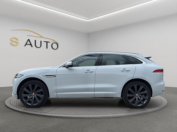 Jaguar F-PACE 5 of 5