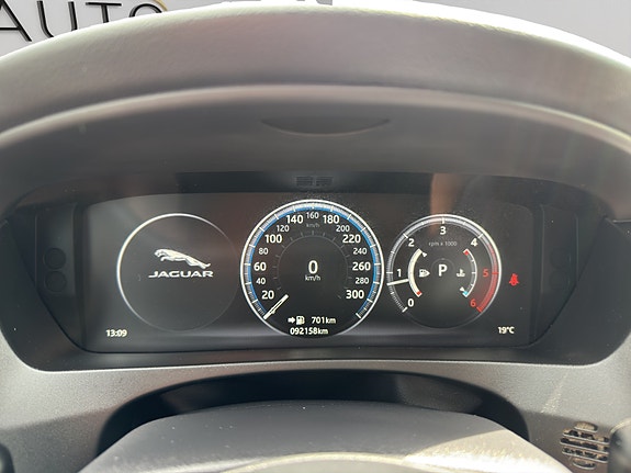 Jaguar F-PACE 29 of 29