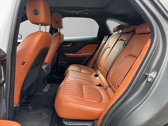 Jaguar F-PACE 18 of 29