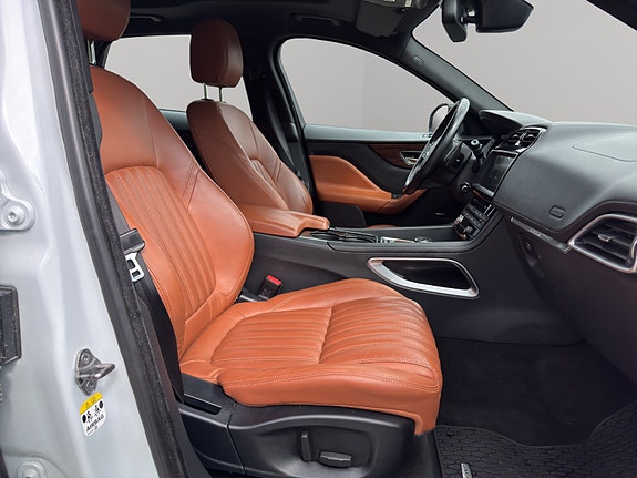 Jaguar F-PACE 21 of 29