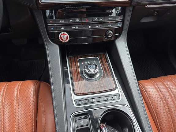 Jaguar F-PACE 24 of 29
