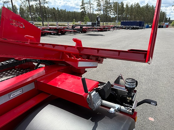 Hakarps 38 tons krokhenger med tipp och skjutbar boggie 28 of 30
