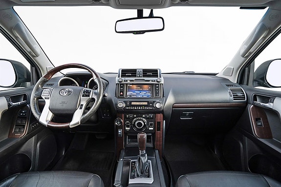 Toyota Land Cruiser 4 of 12