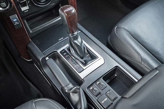 Toyota Land Cruiser 5 of 12