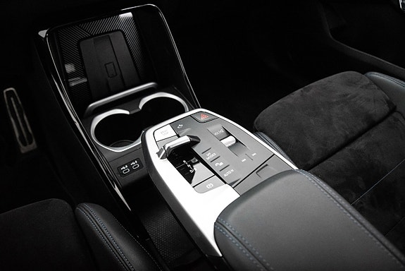 BMW iX1 19 of 24