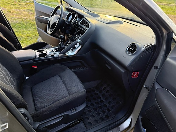 Peugeot 3008 16 of 27